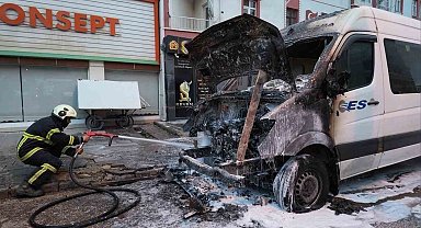 Park halindeki minibüste yangın çıktı