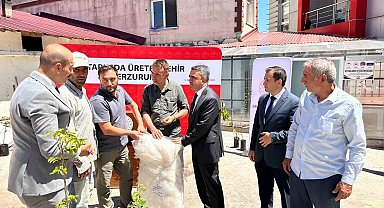 Pazaryolu'nda üreticilere bin meyve fidanı ve 11 sera naylonu desteği