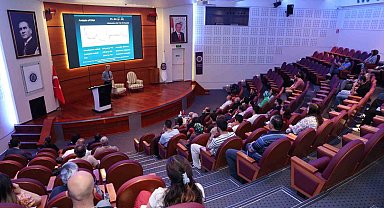Prof. Nicholas A. Kotov Atatürk Üniversitesinde konferans düzenledi