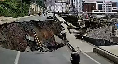Rize'de yol çöktü, 2 bina tedbir amaçlı tahliye edildi