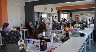 Şahinbey Belediyesi kadınları meslek öğreterek üretime dahil ediyor