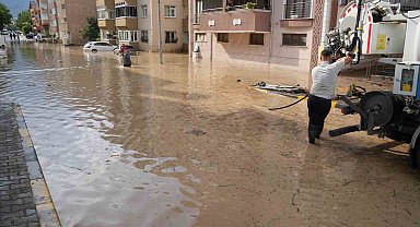 Selin vurduğu Cide ilçesinde ekiplerin su tahliye çalışması sürüyor
