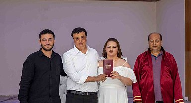 Sessiz dünyalarında aşkı buldular, işaret diliyle 'evet' dediler