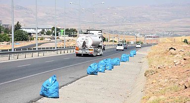 Siirt'te çevre yolunda kapsamlı temizlik mesaisi