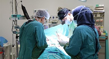 Sivas'ta lokal anastezi ile şahdamarı operasyonu