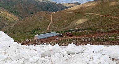 Sivas'ta temmuz ayında karla mücadele çalışmaları sürüyor
