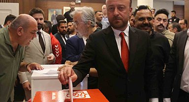 Sivasspor'da Burak Özçoban yeniden başkan seçildi