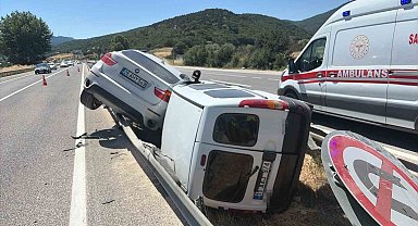 Sollamaya çıkan iki otomobil çarpıştı: 4 yaralı