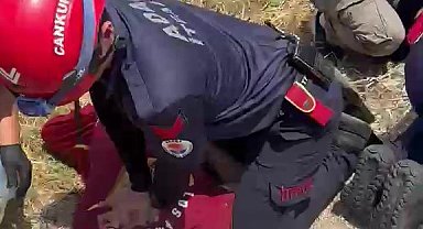 Sulama kanalına devrilen otomobildeki anne ve oğlu hayatını kaybetti