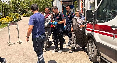 Takla atan otomobildeki 4 kişi yaralandı