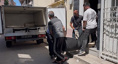 Talihsiz adam merdivenlerde can verdi... Acılı annenin feryadı yürekleri dağladı