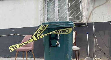 Tartıştığı eşinin başına çekiçle vurup boğazından bıçakladı