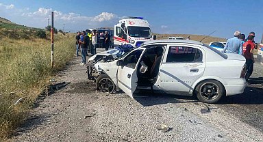 Tatvan'da iki otomobil çarpıştı: 6 yaralı
