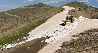 Temmuz ayında karla mücadele devam ediyor