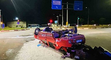 Ters dönen Tofaş'ın içindeki 2 kişi yaralandı