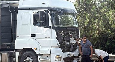 Tır, hafif ticari araca çarptı: 2 ölü, 2 yaralı