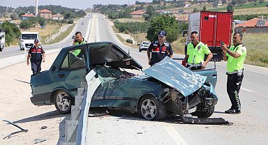 Tofaş bariyerlere ok gibi saplandı: 1 yaralı