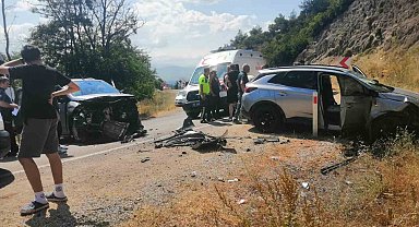 Tokat'ta otomobiller kafa kafaya çarpıştı: 10 yaralı