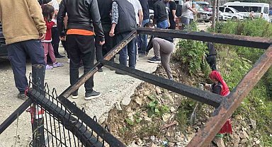 Trabzon Çal Mağarası önündeki korkuluklar kırıldı, 2 turist yamaçtan düşerek yaralandı