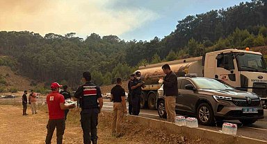 Türk Kızılay'dan yangın bölgelerinde hem ekiplere hem de vatandaşlara beslenme desteği