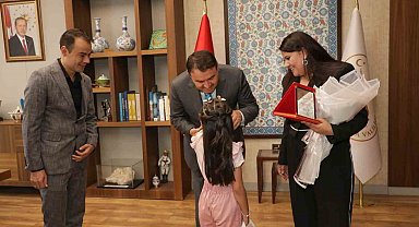 Vali Musa Işın, koruyucu aileler ve çocuklarını valilikte ağırladı