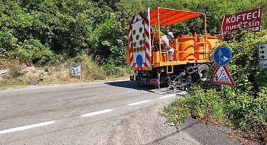 Yalova'da köy yollarında çizgi ve boyama çalışmaları sürüyor
