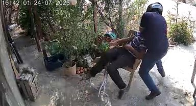 Yaşlı adamın boynunu kırmaya çalışıp, feci şekilde darbeden saldırgan tutuklandı