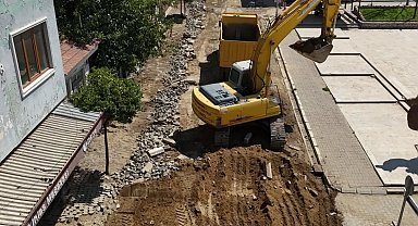 Yenipazar'da yol yenileme çalışmaları Yörük Ali Efe Caddesi'nde sürüyor