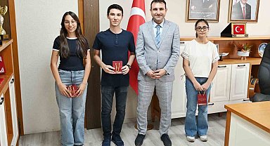 YKS'de Türkiye derecesi yapan Aydınlı öğrenciler ödüllendirildi