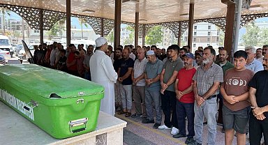Yola kaçan topunu yakalamak isterken pikabın çarptığı Umut son yolculuğuna uğurlandı