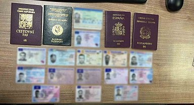 Yurt dışına gönderilecek kargodan sahte pasaport ve kimlik çıktı
