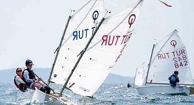 14. Tayk-Eker Olympos Regatta'da genç yelkenciler rüzgarla mücadele ediyor