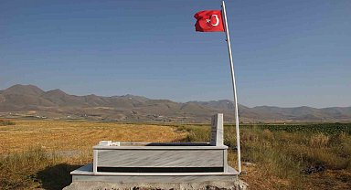 149 yıldır Erzurum Ovası'nda nöbet tutan şehidin mezarı yenilendi
