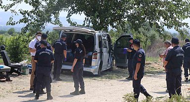 2 gündür kayıp olarak aranan adam aracında ölü bulundu