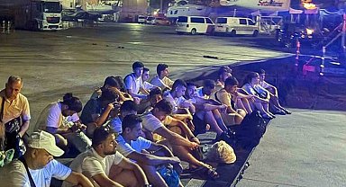 25 Düzensiz göçmen ve 2 göçmen kaçakçısı yakalandı