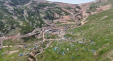 3 Bin rakımdaki Salikvan Yaylası'nda boğa güreşleri nefes kesti
