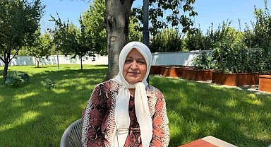 30 yıldır görmediği arkadaşına bu merkezde kavuştu