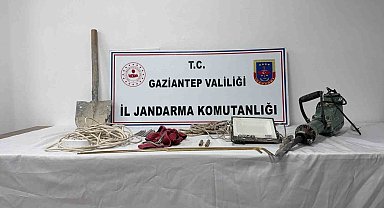 'Salak Milyoner' filmi gerçek oldu: Define bulmak için evin altında metrelerce kazı yaptılar