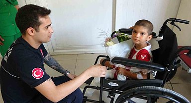 6 metrelik kuyuya düşen çocuk kendisini kurtaran kahramanıyla buluştu