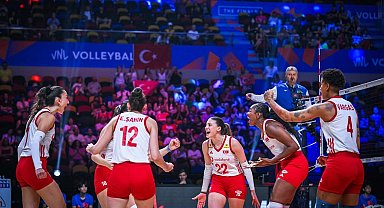 A Milli Kadın Voleybol Takımı, Avrupa Şampiyonası'nda parkeye çıkıyor