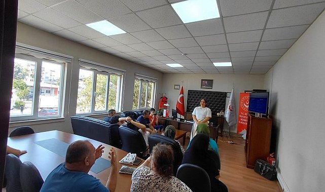 Adana'da 'Engelli Evde Bakım Hizmeti'nden faydalanan ailelere eğitim