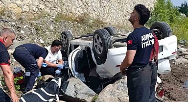Adana'da otomobil dereye düştü: 2 ölü, 1 yaralı