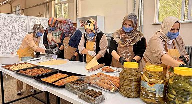 Ağrı'da kadın emeği kooperatifle büyüyor: 7 kadın hem üretiyor hem aile ekonomisine katkı sağlıyor