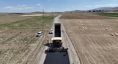 Ağrı'da, köylerde yol ve altyapı çalışmaları sürüyor