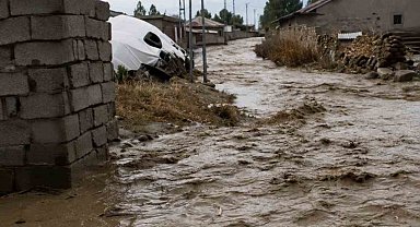Ağrı'da sağanak sonrası sel meydana geldi