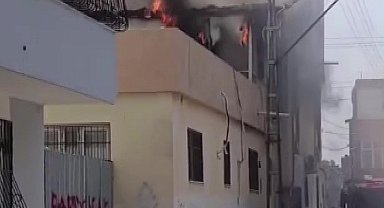 Aile sağlığı merkezinin çatısında korkutan yangın