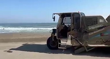 Akçakoca'da plajlarda temizlik ve kum tesviyesi çalışması