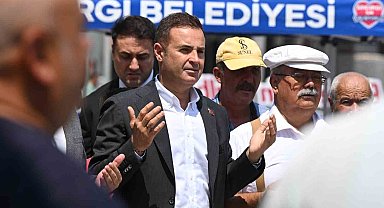 Akın, depremin yıl dönümünde Sındırgı'yı unutmadı
