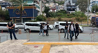 Alanya'da 400 bin liralık döviz bürosu soygununda 3 şüpheli tutuklandı