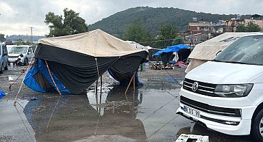 Alaplı'da tarım işçilerinin çadırlarını su bastı